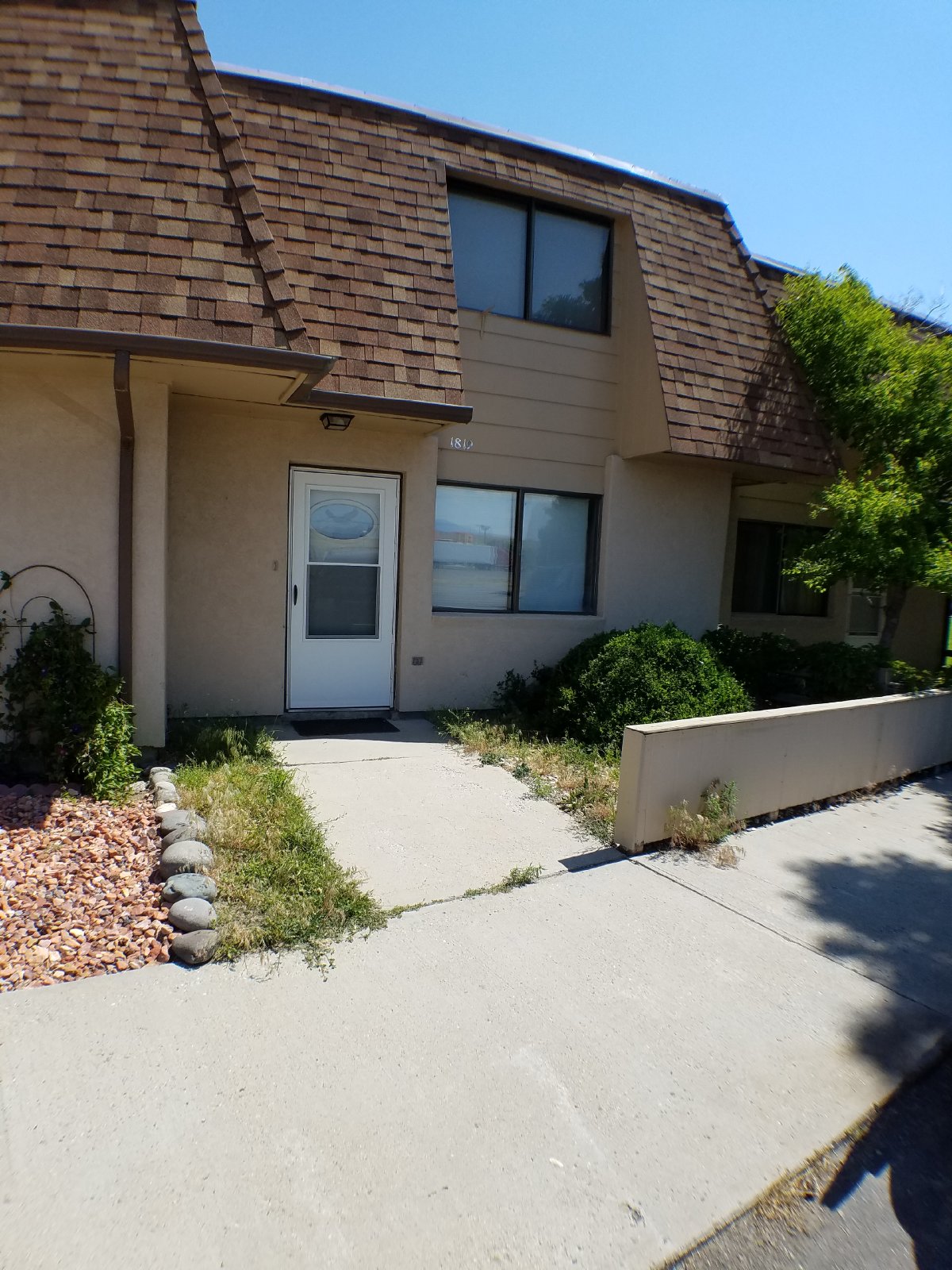 3bed/1.5bath townhome property image