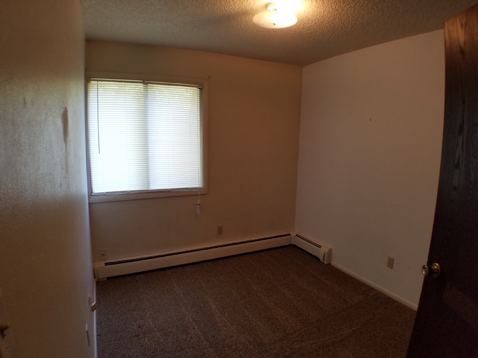 3bed/1.5bath townhome property image