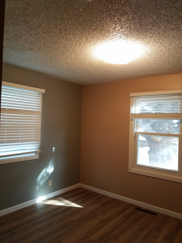 555 E 7th St property image