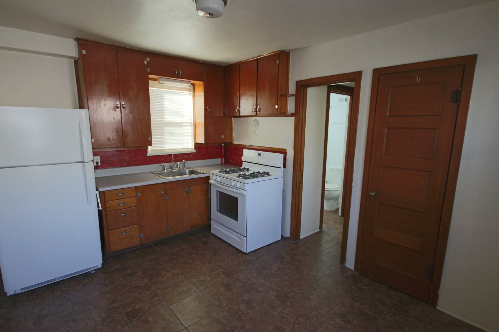 Nice efficiency apartment with utilities property image