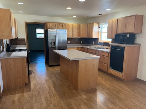 Large 4bed/3bath/2car property image