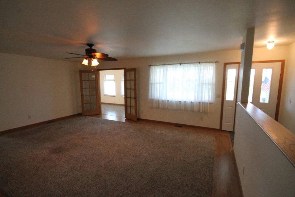 Large 4bed/3bath/2car property image