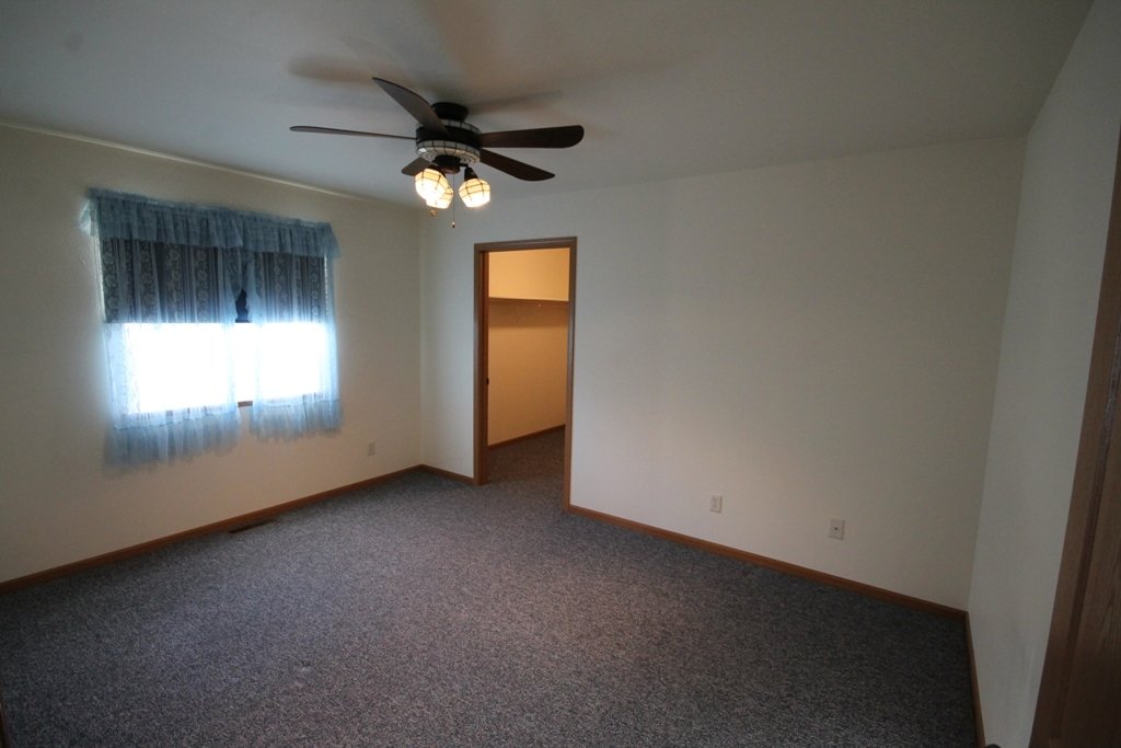 Large 4bed/3bath/2car property image