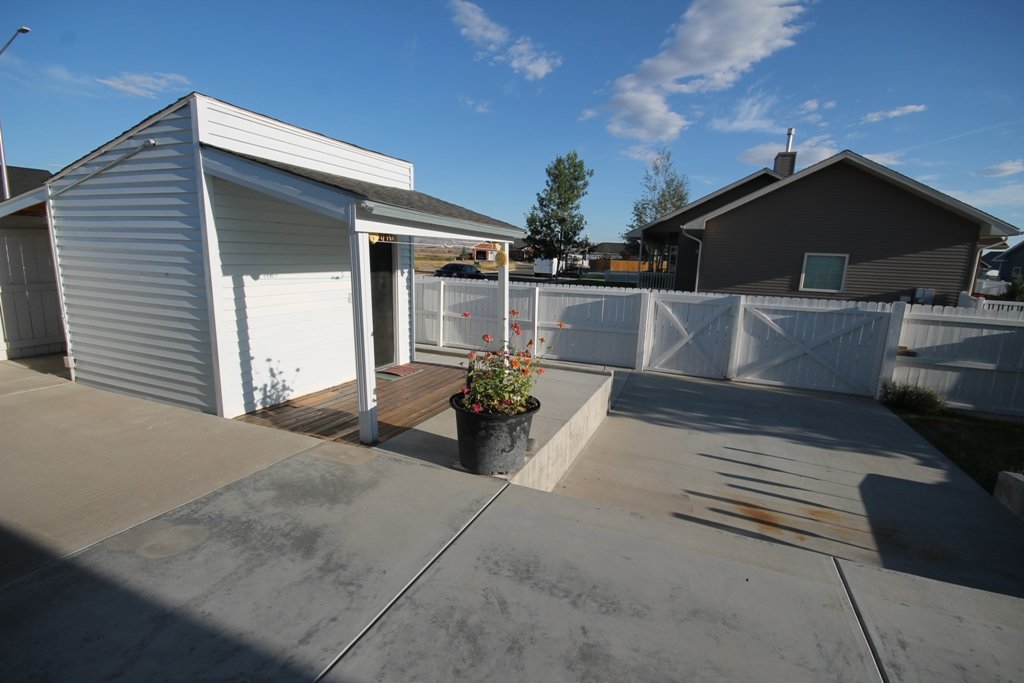 Large 4bed/3bath/2car property image