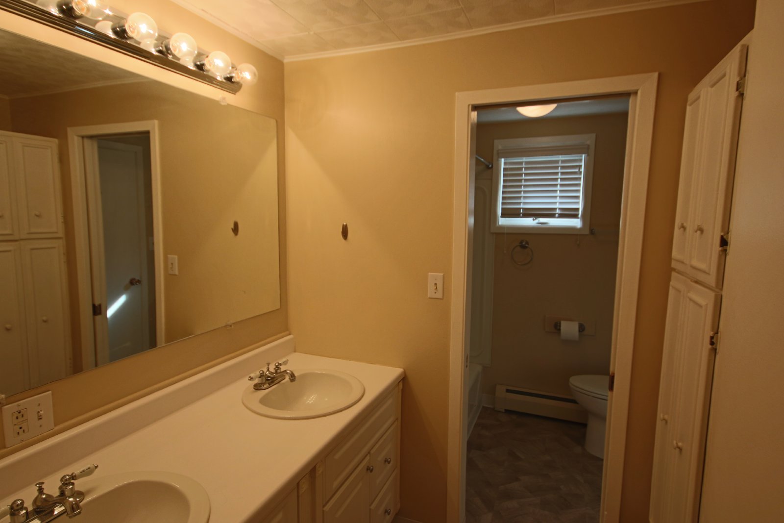 2 Bed 1 Bath downstairs duplex property image