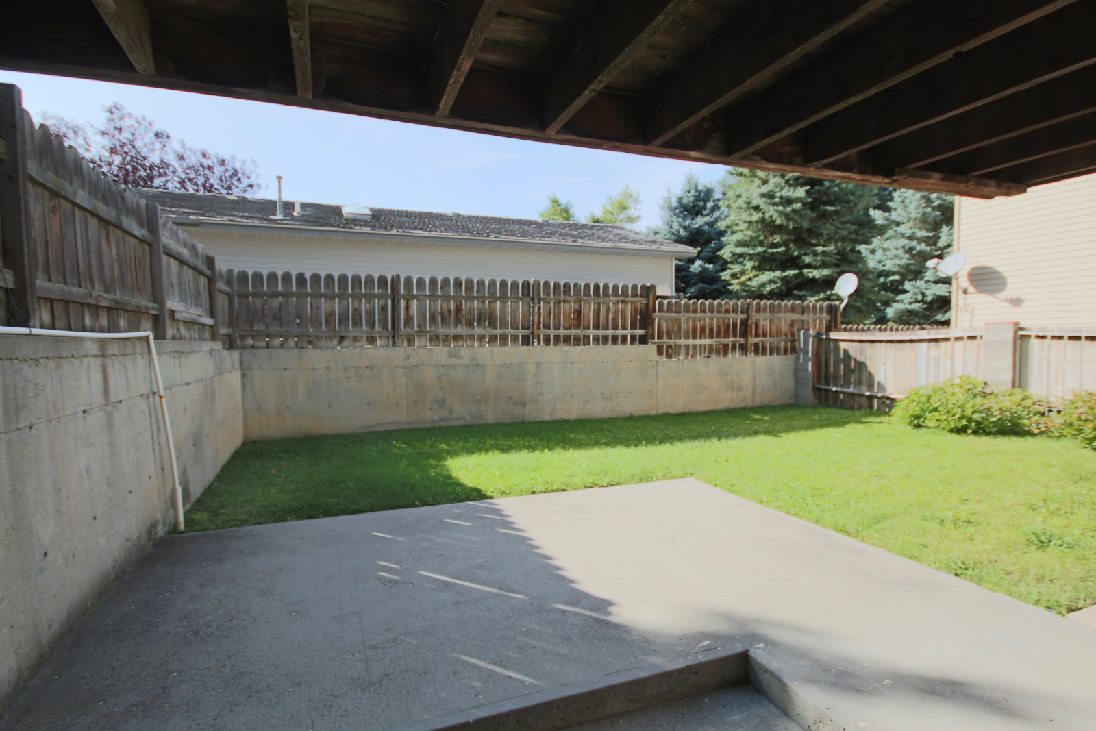 2 Bed 1 Bath downstairs duplex property image